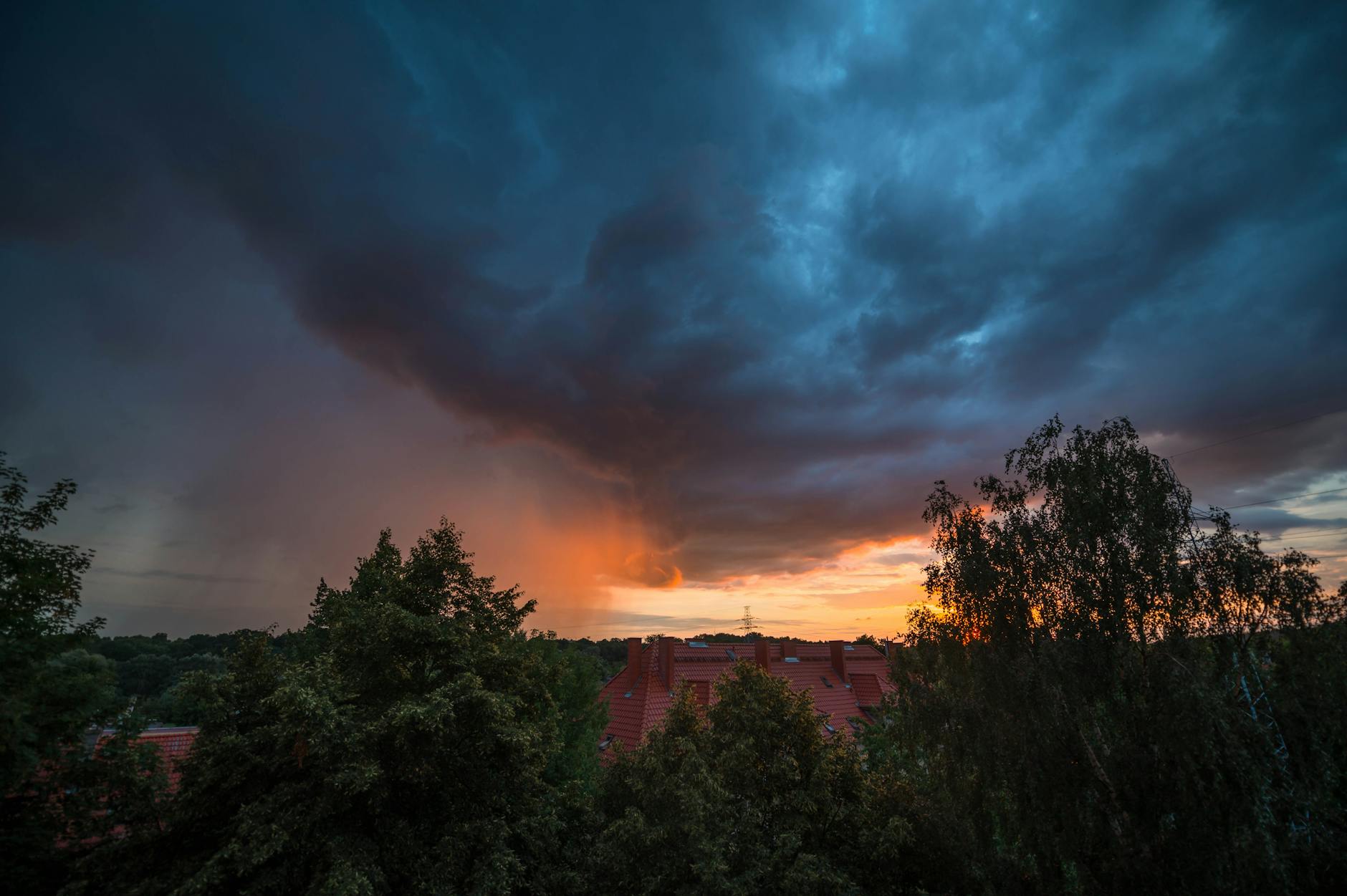 Już za 13 dni: Meteorologiczne lato w Rydułtowach! Jak przetrwać upały?